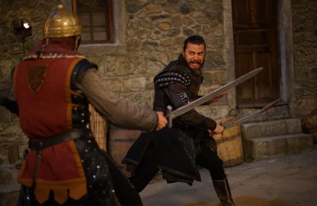 'Kuruluş Osman' sevenleriyle bu akşam buluşuyor! Çocukları kaçırılan Osman Bey deliye dönecek!