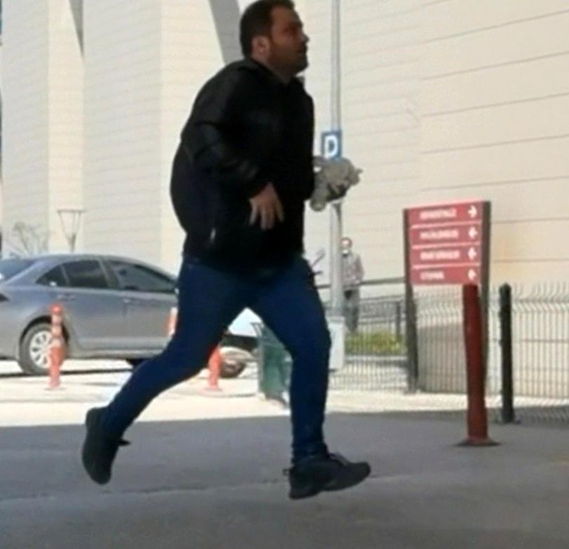 Nefes kesen 'parmak' operasyonu! Zamanla yarışıp, hastaneye yetiştirdiler