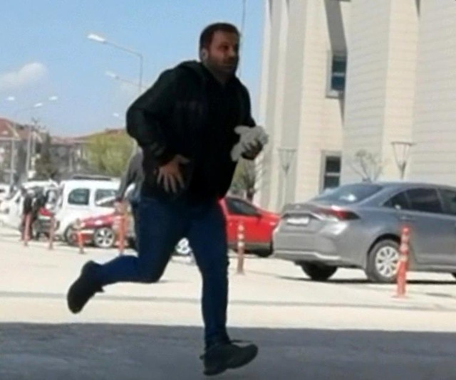 Nefes kesen 'parmak' operasyonu! Zamanla yarışıp, hastaneye yetiştirdiler
