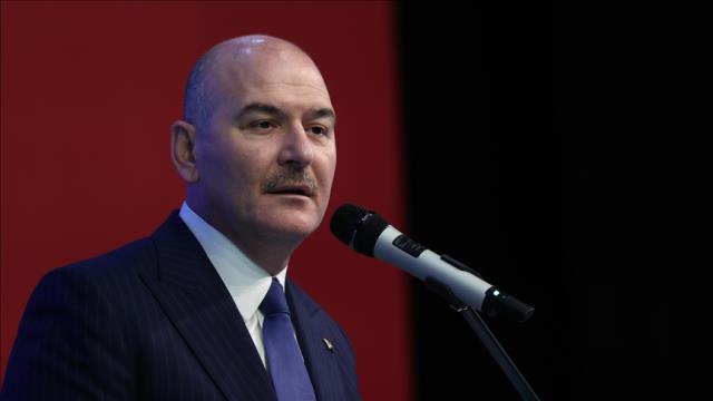 Son Dakika: Cumhurbaşkanı Erdoğan'dan sığınmacı açıklaması: Huzurlu bir ortam sağlayınca kendileri gönüllü dönecek Son Dakika: Cumhurbaşkanı Erdoğan'dan sığınmacı açıklaması: Huzurlu bir ortam sağlayınca kendileri gönüllü dönecek