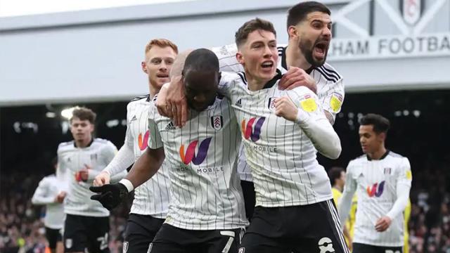 Vedaları çok uzun sürmedi! Premier Lig'e yükselen ilk takım belli oldu Vedaları çok uzun sürmedi! Premier Lig'e yükselen ilk takım belli oldu