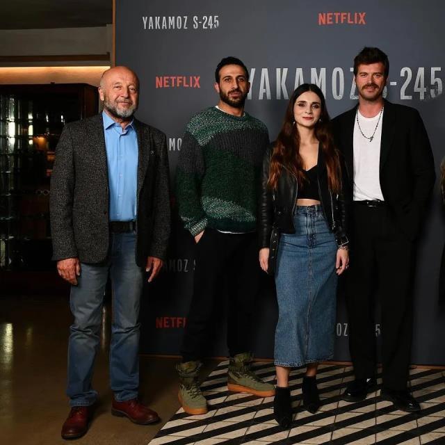 Başarılı oyuncu Kıvanç Tatlıtuğ, bıyık bıraktı