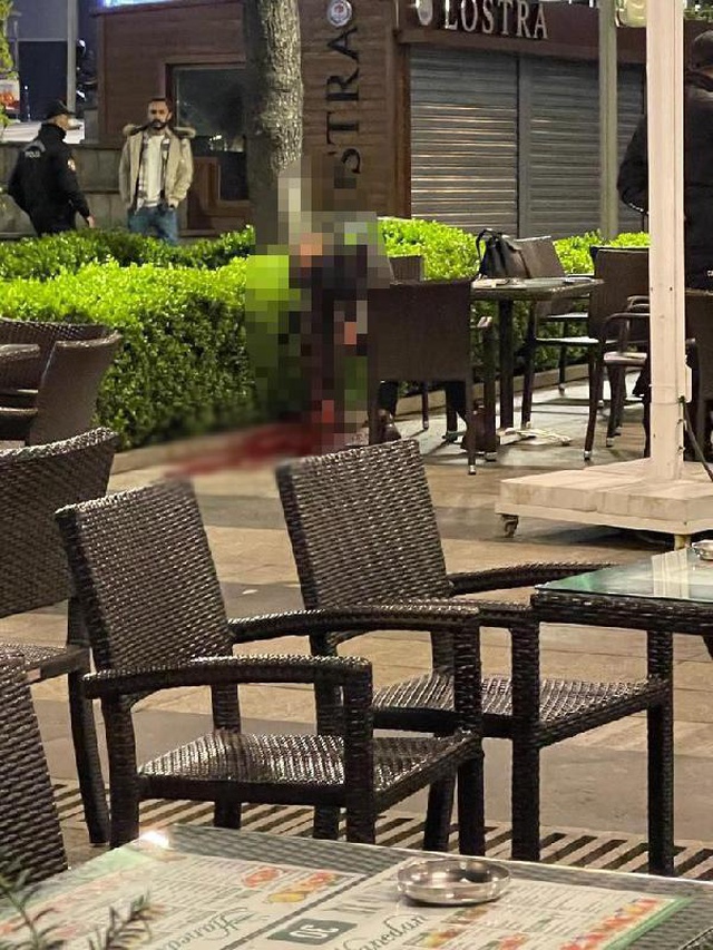 Boşanma aşamasındaki eşinin başına tek el ateş edip polise teslim oldu Boşanma aşamasındaki eşinin başına tek el ateş edip polise teslim oldu