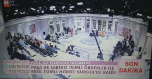Esra Erol'un canlı yayında olay çıktı! Öfkeli adam, canlı yayında eski karısına şiddet uyguladı Esra Erol'un canlı yayında olay çıktı! Öfkeli adam, canlı yayında eski karısına şiddet uyguladı