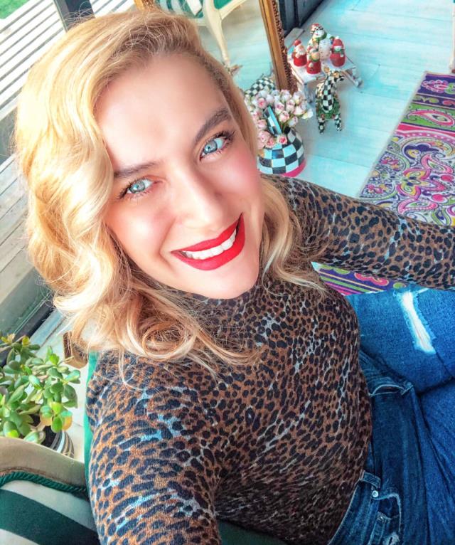 Hakan Peker, 19 yaş küçük yeni sevgilisiyle sarmaş dolaş görüntülendi