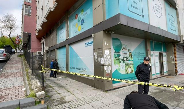 İstanbul'da TÜGVA binasına bombalı saldırı! Polis, şüpheli kadının peşinde İstanbul'da TÜGVA binasına bombalı saldırı! Polis, şüpheli kadının peşinde