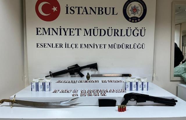 İstanbul'un Hanımağa'sı yakalandı! Evinde yapılan aramada bulunanlar 'Savaşta mıyız?' dedirtti İstanbul'un Hanımağa'sı yakalandı! Evinde yapılan aramada bulunanlar 'Savaşta mıyız?' dedirtti