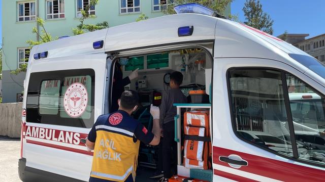 Sırasını temizlemek için çamaşır suyu ile tuz ruhunu karıştıran öğrenci, 10 kişiyi hastanelik etti Sırasını temizlemek için çamaşır suyu ile tuz ruhunu karıştıran öğrenci, 10 kişiyi hastanelik etti