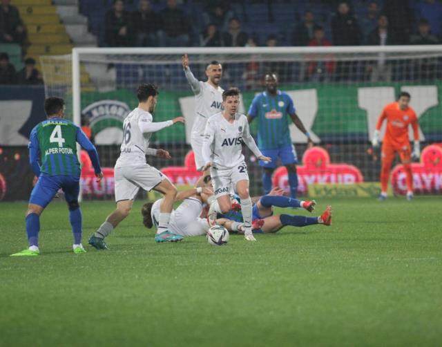 Çılgın seri devam ediyor! Fenerbahçe'den Çaykur Rizespor'a tarihi fark Çılgın seri devam ediyor! Fenerbahçe'den Çaykur Rizespor'a tarihi fark