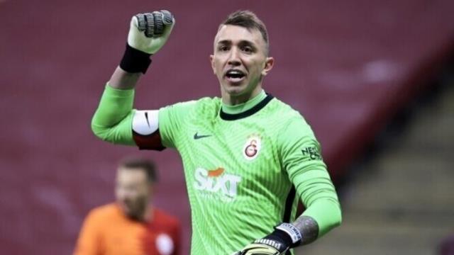 Muslera gidecek mi? Aldığı teklif Galatasaray'da tat kaçırdı Muslera gidecek mi? Aldığı teklif Galatasaray'da tat kaçırdı