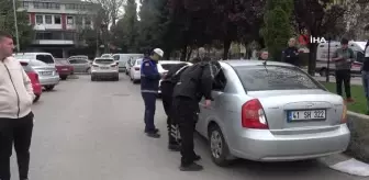 Otomobilde mahsur kalan kadın böyle kurtarıldı