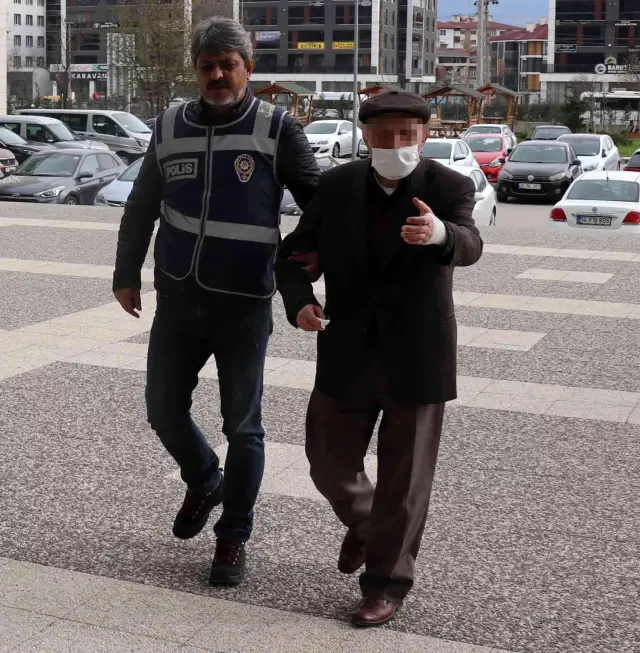 Sahur yemeğini yedikten sonra eşini defalarca bıçaklayarak öldürdü