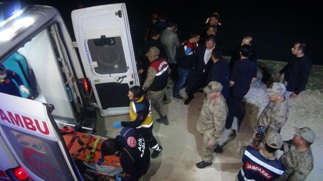 İftar yemeği sonrası çıktıkları gezinti kabusa dönüştü! Kanala düşen araçta 3 kişi öldü, 2 kayıp var İftar yemeği sonrası çıktıkları gezinti kabusa dönüştü! Kanala düşen araçta 3 kişi öldü, 2 kayıp var