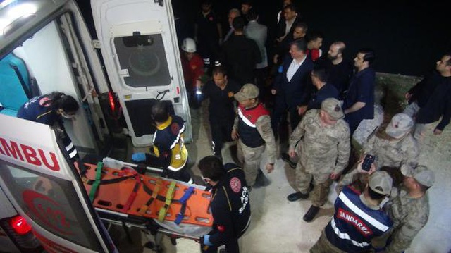 İftar yemeği sonrası çıktıkları gezinti kabusa dönüştü! Kanala düşen araçta 3 kişi öldü, 2 kayıp var İftar yemeği sonrası çıktıkları gezinti kabusa dönüştü! Kanala düşen araçta 3 kişi öldü, 2 kayıp var