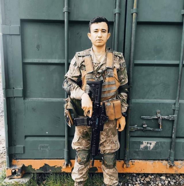 Son Dakika: Pençe-Kilit ve Fırat Kalkanı operasyonu bölgelerinden peş peşe acı haberler: 1 özel harekat polisi ve 1 teğmen şehit düştü Son Dakika: Pençe-Kilit ve Fırat Kalkanı operasyonu bölgelerinden peş peşe acı haberler: 1 özel harekat polisi ve 1 teğmen şehit düştü