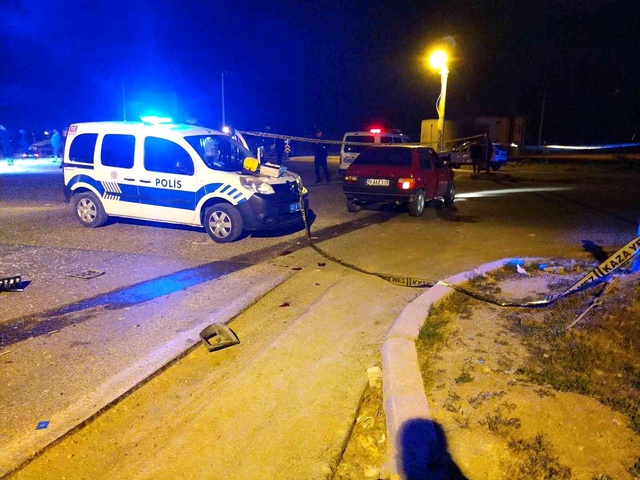Karısını kurşun yağmuruna tutup arkasına bakmadan kaçtı, yakalanacağını anlayınca kendi kafasına sıktı Karısını kurşun yağmuruna tutup arkasına bakmadan kaçtı, yakalanacağını anlayınca kendi kafasına sıktı