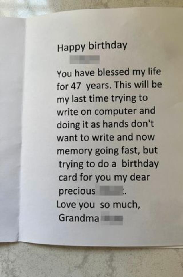 Ölüm döşeğindeki babaannesinin yazdığı son notu bulan adam, bir kenara çöküp saatlerce ağladı