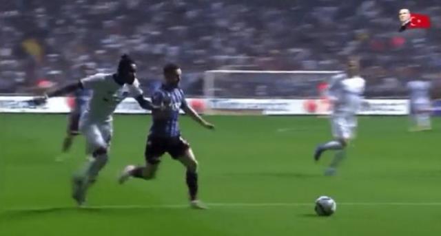 Türkiye, hakem Yaşar Kemal Uğurlu'yu konuşuyor! Adana Demirspor-Trabzonspor maçında verdiği karar olay oldu