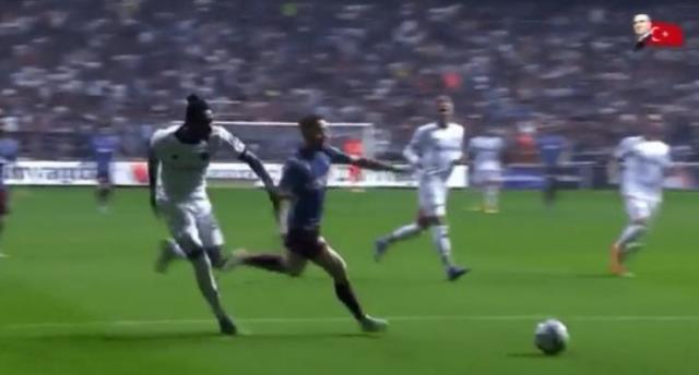 Türkiye, hakem Yaşar Kemal Uğurlu'yu konuşuyor! Adana Demirspor-Trabzonspor maçında verdiği karar olay oldu