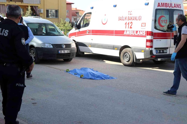 Hafif ticari aracın çarpmasıyla ölen çocuğun yakınlarının sözleri yürekleri dağladı: Ne olur son bir kez göreyim