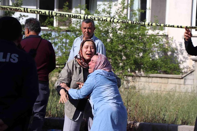 Hafif ticari aracın çarpmasıyla ölen çocuğun yakınlarının sözleri yürekleri dağladı: Ne olur son bir kez göreyim