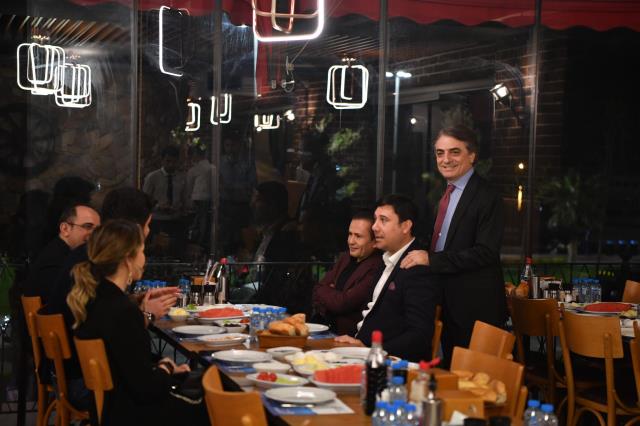 Tuzla Belediye Başkanı Şadi Yazıcı, sahur programında basın mensuplarıyla bir araya geldi