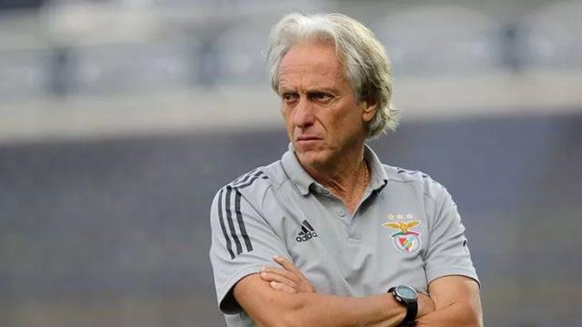 7 milyon euroya anlaşma yakın! Fenerbahçe, Portekizli hoca için gün sayıyor 7 milyon euroya anlaşma yakın! Fenerbahçe, Portekizli hoca için gün sayıyor
