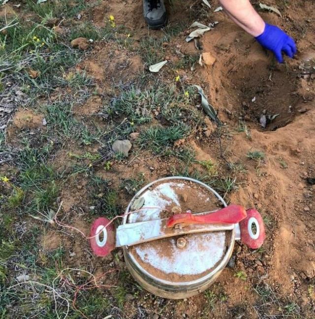 Bingöl'de 2 düdüklü tencerede 40 kilogram el yapımı patlayıcı bulundu Bingöl'de 2 düdüklü tencerede 40 kilogram el yapımı patlayıcı bulundu