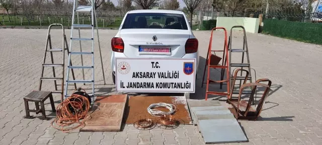 'Evleniyoruz, mutluyuz' yazılarıyla araç plakasını kapatan hırsızlık şüphelisi tutuklandı