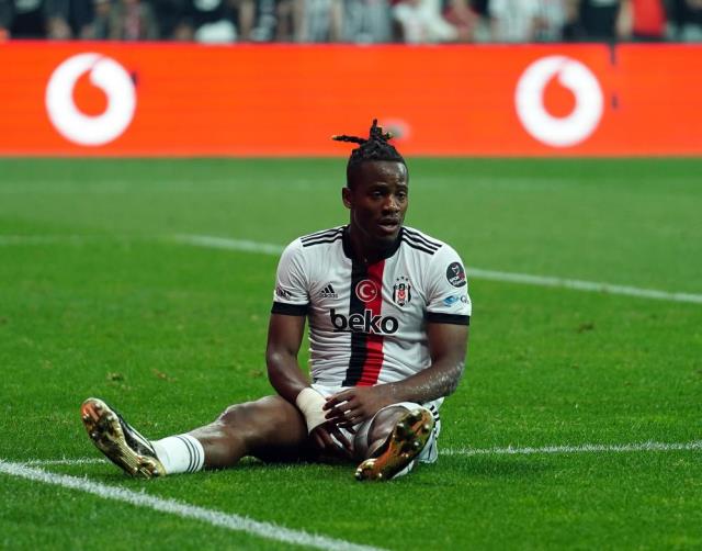 Kara Kartal ağır yaralı! Beşiktaş kendi evinde Kasımpaşa'ya 3-0 mağlup oldu Kara Kartal ağır yaralı! Beşiktaş kendi evinde Kasımpaşa'ya 3-0 mağlup oldu