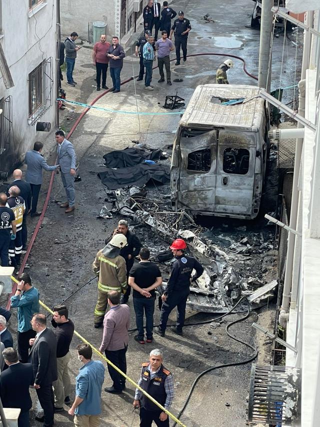 Son Dakika: Bursa'da sokağa düşen tek motorlu uçak alev aldı! Pilot ve yardımcısı hayatını kaybetti