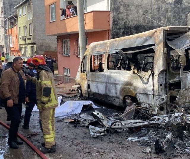 Son Dakika: Bursa'da sokağa düşen tek motorlu uçak alev aldı! Pilot ve yardımcısı hayatını kaybetti