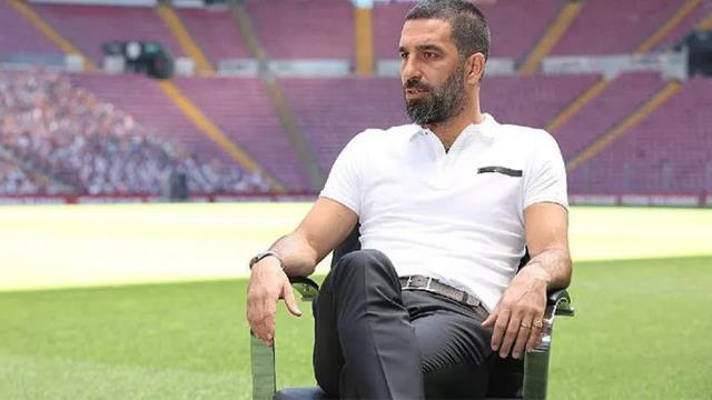 Arda Turan futboldan sonraki yeni mesleği için kolları sıvadı! Ekibini hazırlıyor