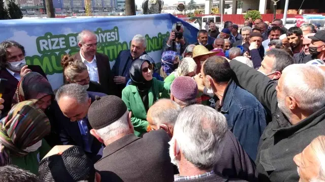 Bir paket tohum için birbirleriyle yarıştılar, görevliler zor anlar yaşadı