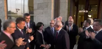 CHP Milletvekilleri, TBMM Çıkışında Kılıçdaroğlu'nu Alkışlarla Uğurladı