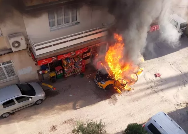 Son dakika... Takside yangın çıktı, iş yeri ile iki katlı ev yandı