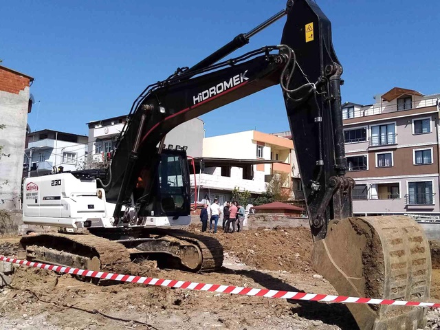 Toprağa gömülü bulunan yüzlerce bombanın sırrı çözülüyor Toprağa gömülü bulunan yüzlerce bombanın sırrı çözülüyor