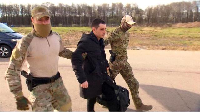 Rus pilotla ABD'li asker Türkiye'de takas edildi! Putin, Cumhurbaşkanı Erdoğan'a teşekkür telefonu açtı Rus pilotla ABD'li asker Türkiye'de takas edildi! Putin, Cumhurbaşkanı Erdoğan'a teşekkür telefonu açtı