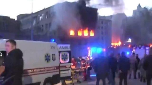 Son Dakika: Rusya, Ukrayna'nın başkenti Kiev'de bir apartmanı hava saldırısıyla vurdu Son Dakika: Rusya, Ukrayna'nın başkenti Kiev'de bir apartmanı hava saldırısıyla vurdu