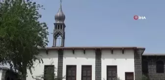 7 yıldır kapalı olan Ermeni Kilisesi, ibadete açılmak için gün sayıyor