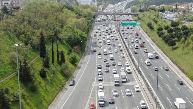 İSTANBUL TRAFİĞİNDE SON DURUM HAVADAN GÖRÜNTÜLENDİ (1) İSTANBUL TRAFİĞİNDE SON DURUM HAVADAN GÖRÜNTÜLENDİ (1)