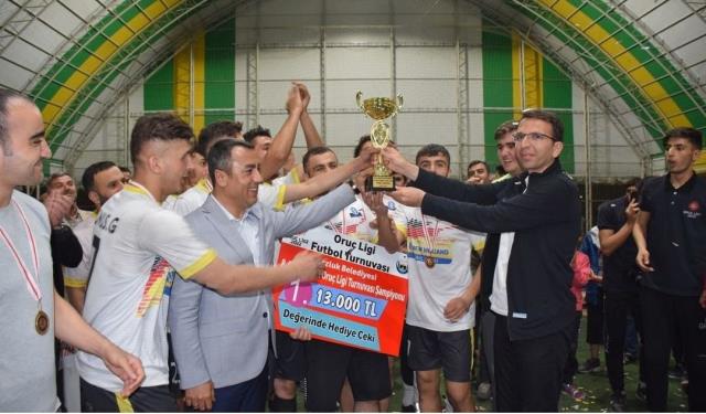 Kozluk Belediyesi 8. Geleneksel Oruç Ligi Futbol Turnuvası'nda kazanan dostluk oldu