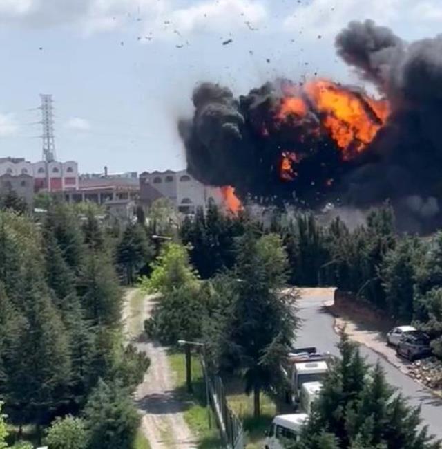 Şadi Yazıcı'nın olay yerinden paylaştığı fotoğraf Tuzla'daki patlamanın şiddetini gözler önüne serdi