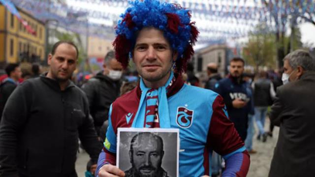 Trabzonsporlular çıldırdı! Eşini hastanede bırakıp gelen taraftarın sözleri ortalığı yıktı Trabzonsporlular çıldırdı! Eşini hastanede bırakıp gelen taraftarın sözleri ortalığı yıktı
