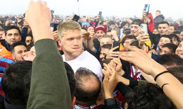 38 yıl sonra gelen zafer! Süper Lig'de şampiyon Trabzonspor 38 yıl sonra gelen zafer! Süper Lig'de şampiyon Trabzonspor