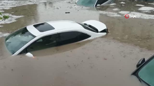 Adıyaman'da sel felaketi! Onlarca araç sular altında kaldı Adıyaman'da sel felaketi! Onlarca araç sular altında kaldı