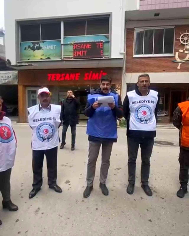 Atılan sloganlara kızan Türk-İş üyeleri 1 Mayıs kortejinden ayrıldı Atılan sloganlara kızan Türk-İş üyeleri 1 Mayıs kortejinden ayrıldı