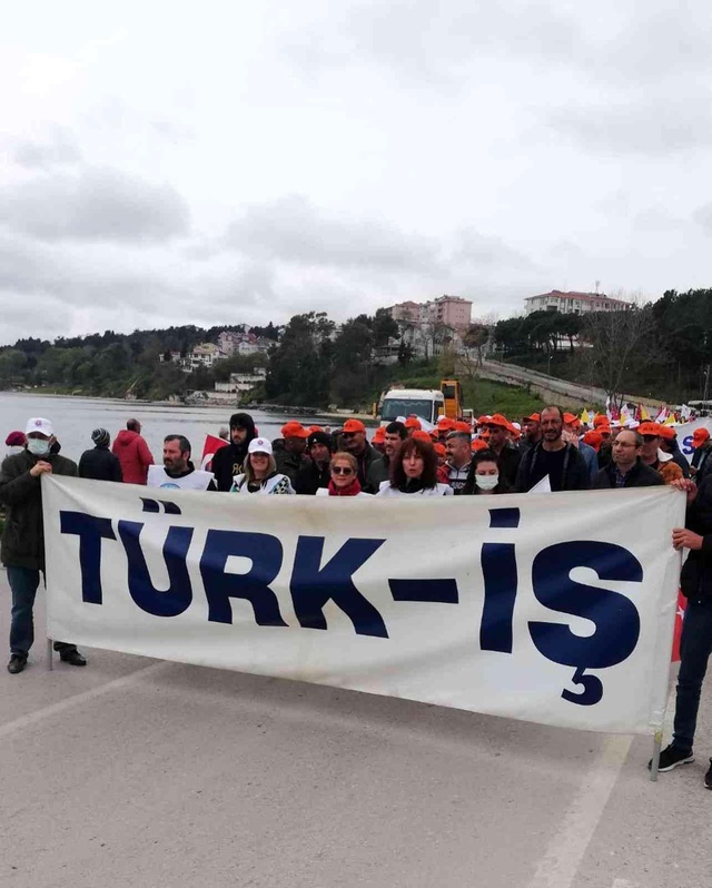 Atılan sloganlara kızan Türk-İş üyeleri 1 Mayıs kortejinden ayrıldı Atılan sloganlara kızan Türk-İş üyeleri 1 Mayıs kortejinden ayrıldı