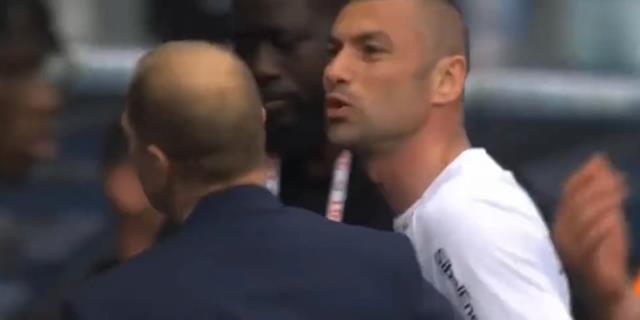 Burak Yılmaz'ın sinirden gözü döndü! Sahada küfretmediği kimse kalmadı Burak Yılmaz'ın sinirden gözü döndü! Sahada küfretmediği kimse kalmadı