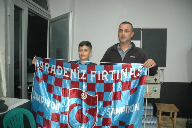 Diyarbakır'da tamamı Trabzonsporlu köy olan sakinleri, şampiyonluğu duyasıya kutladı